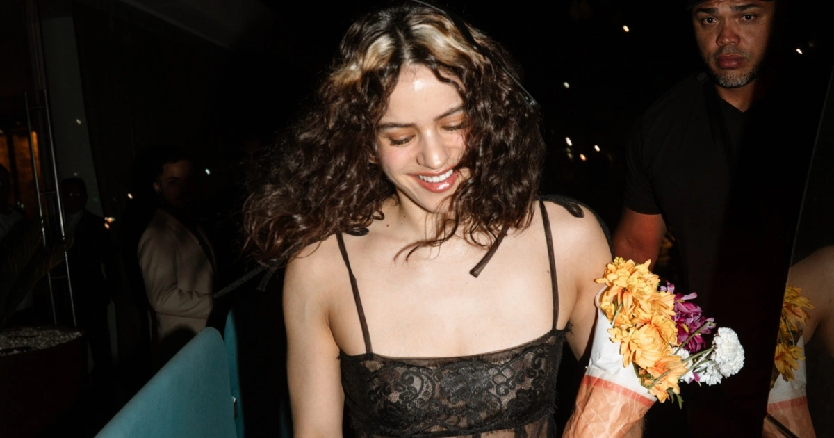 Rosalía vai a show de Caetano Veloso antes de turnê no Rio 2 Rosalía