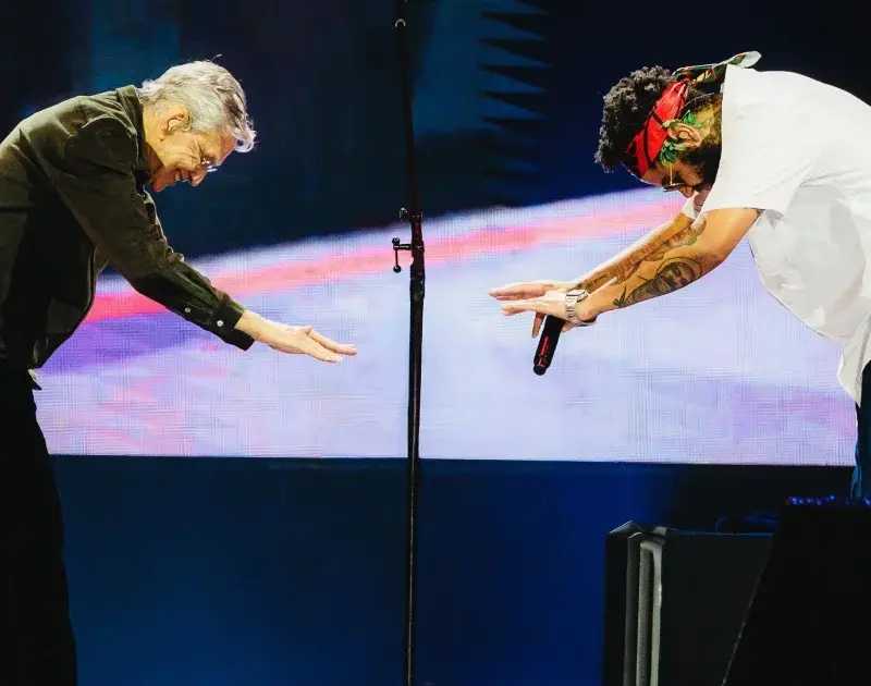 Caetano Veloso e Emicida encerram Doce Maravilha 2026 debaixo de chuva