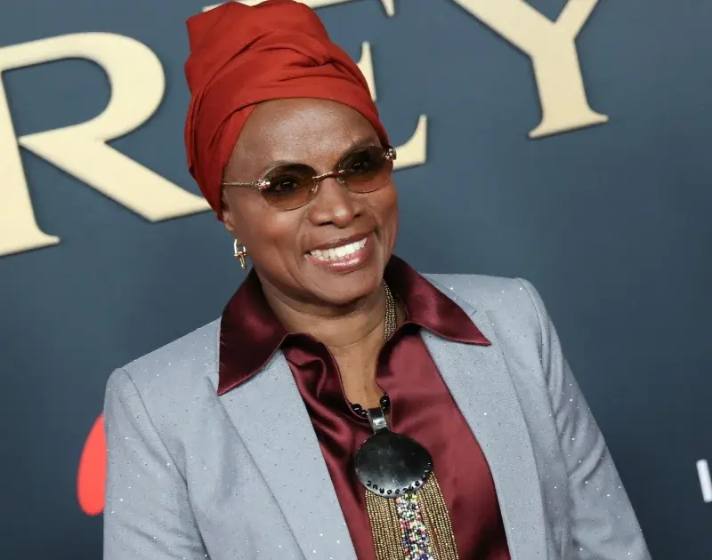 Angélique Kidjo será 1ª musicista africana a receber estrela na Calçada da Fama