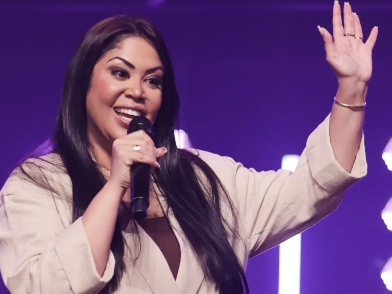 Gisele Nascimento vive nova fase com álbum visual ao vivo