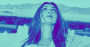 A cantora Tara Beier