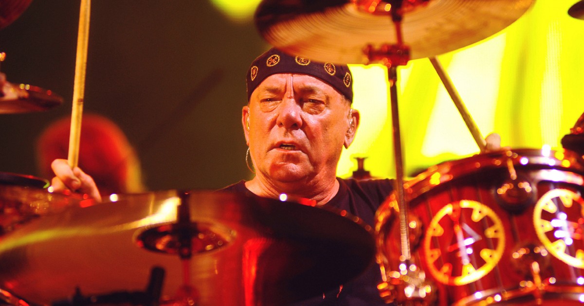 5 filmes de rock e metal que estreiam ainda em 2026 2 Neil Peart, do Rush (Grosby)