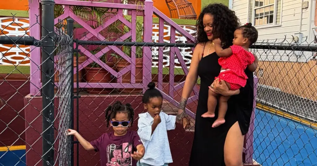 Rihanna com os filhos (Reprodução/X)