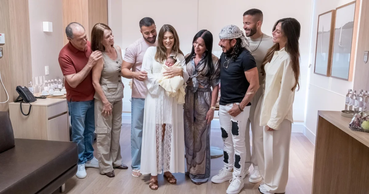 Bell Marques com a família e a neta, Maria Luisa