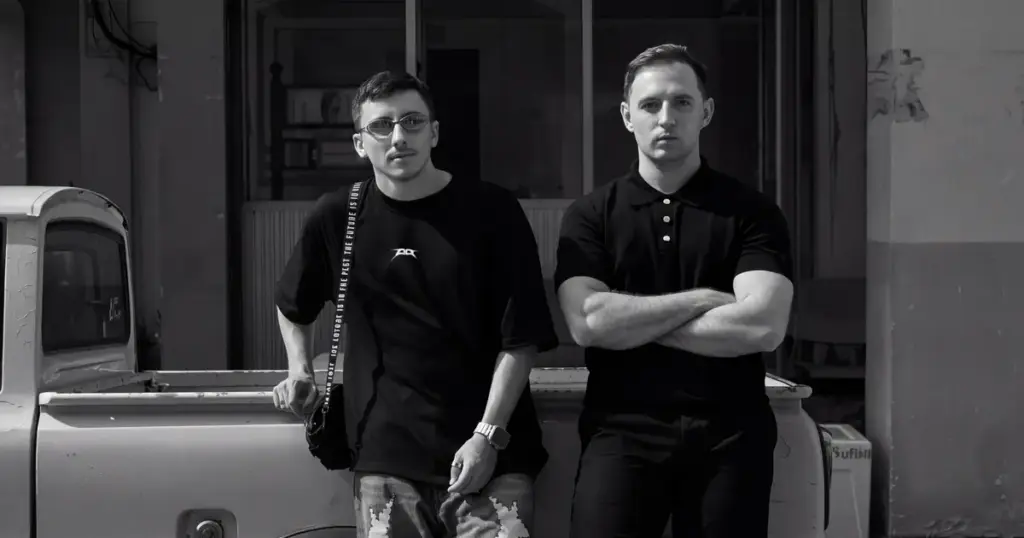 Baile do algoritmo: russos do 0to8 levam Phonk ao mundo a partir de Dubai 1 Os russos Artem Shargin e Kirill Smetkov, da 0to8 (Divulgação)