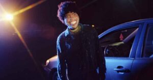 Benny Blanco em ensaio de "Hermoso" (Divulgação)