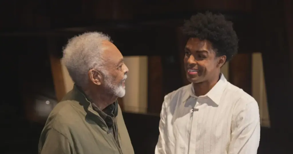 Gilberto Gil conhece ator que o interpreta no musical 'Andar com Fé' 1 Gilberto Gil e Gui Ventura para o musical 'Andar com Fé'