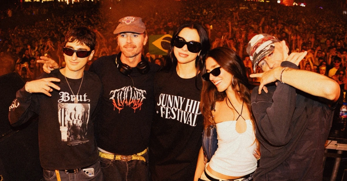 Dua Lipa e Adam Port e Rampa no Sunny Hill Festival 2026 (Reprodução @keinemusik)