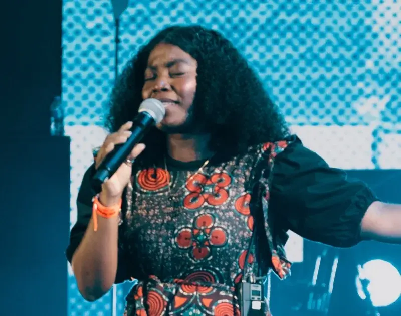 Conheça Nair Nany, a angolana que cantou no Louvorzão 93