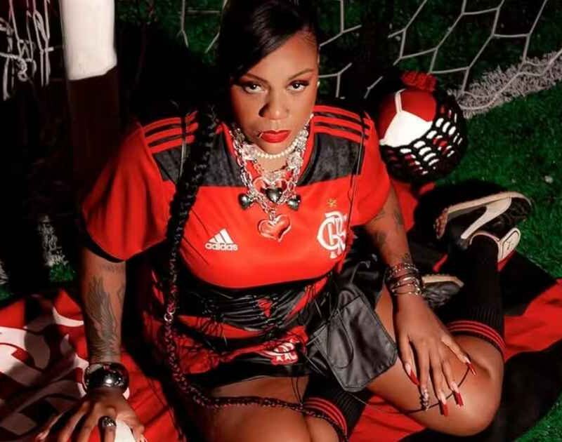 Nina do Porte inaugura nova fase com releitura de Alcione; veja aqui