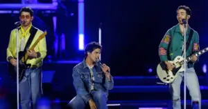 Jonas Brothers durante show no Brasil, em maio de 2026