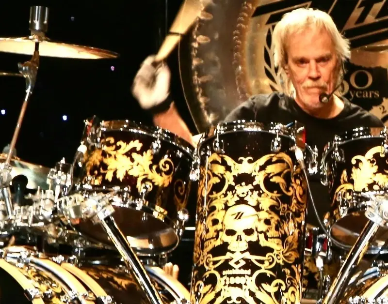 Morre Frank Beard, baterista do ZZ Top, aos 77 anos