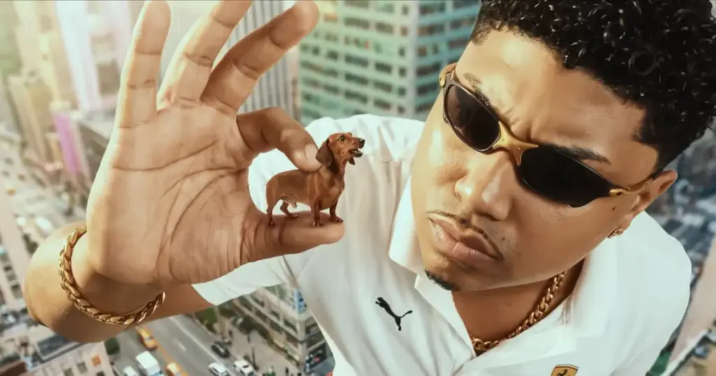‘Cuida do Pet’ supera ‘Peão Todo Tatuado’ e chega ao topo do Hot 100 1 Cena do clipe de 'Cuida do Pet' (Reprodução/Youtube)