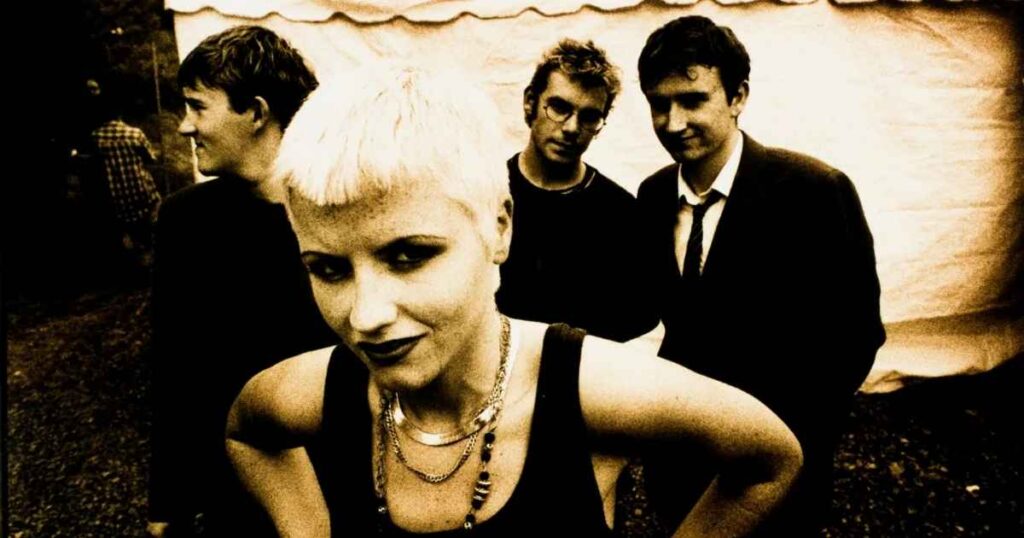 The Cranberries lança gravação inédita de show em Londres de 1994 1 The Cranberries em 1994 (Reprodução Niels van Iperen/Getty Images)