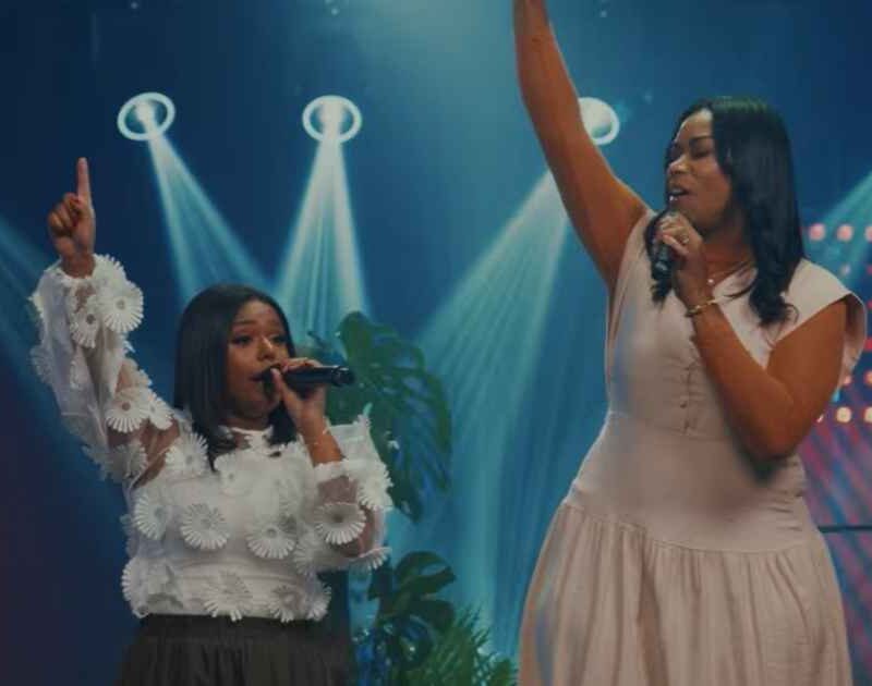 Sophia Vitória lança ‘Totalmente Poderoso’ com Elaine Martins