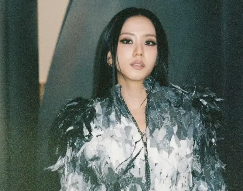 Jisoo, do BLACKPINK, divulga teaser de novo comeback