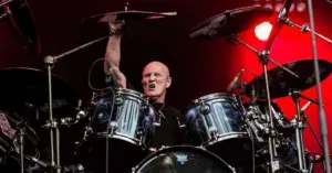 Chris Slade (reprodução Facebook @ChrisSladeACDC)