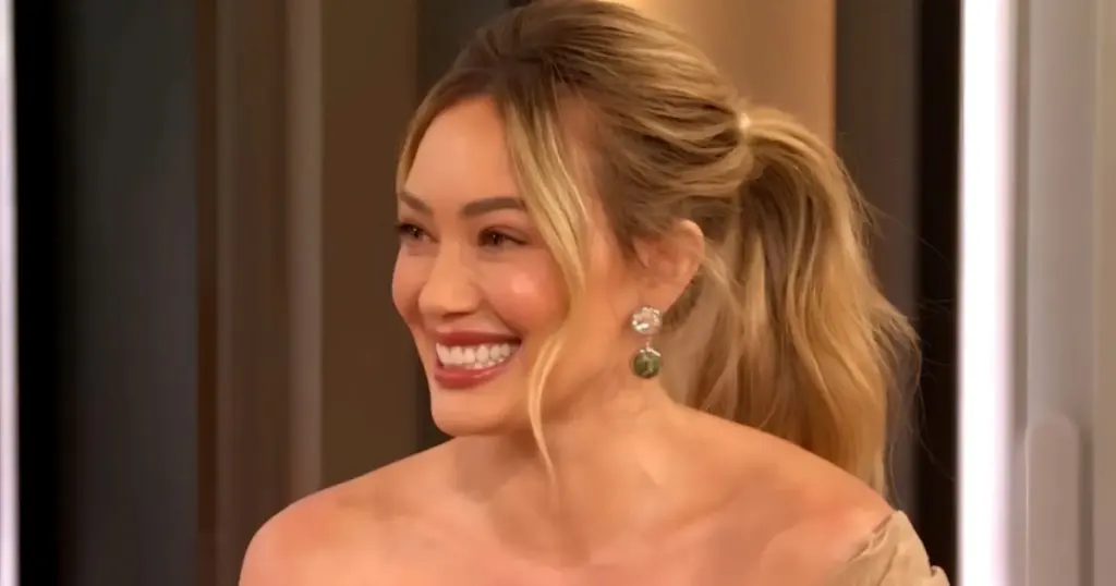 Hilary Duff explica decisão de virar popstar após fim de 'Lizzie McGuire' 1 Hilary Duff no The Drew Barrymore Show (Divulgação/Youtube)