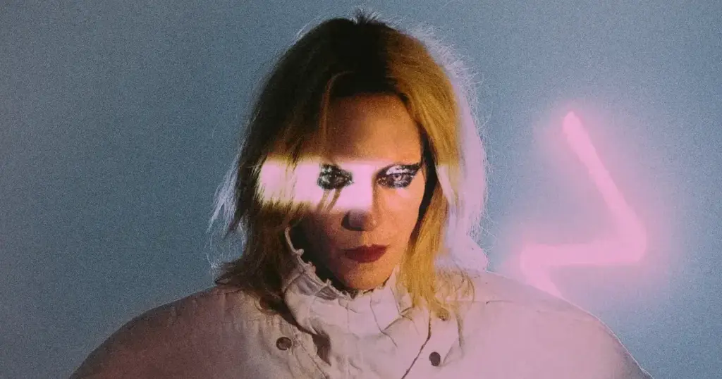 BUHR apresenta álbum 'Feixe de Fogo' no Sesc 24 de Maio 1 BUHR faz lançamento do álbum 'Feixe de Fogo' em SP (Reproução)
