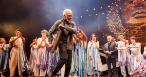 Gilberto Gil na peça "Andar com Fé" (Divulgação/Patrícia Devoraes/Brazil News)