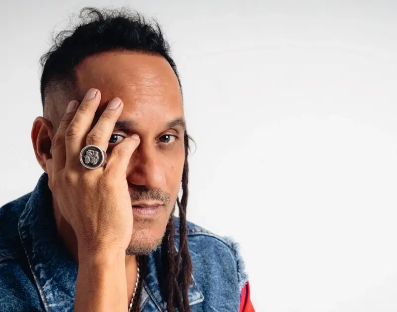 Helio Bentes explora afrobeat e amplia carreira solo no EP ‘Orin’