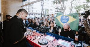 O DJ Vintage Culture comanda rave ao ar livre em São Paulo / Divulgação