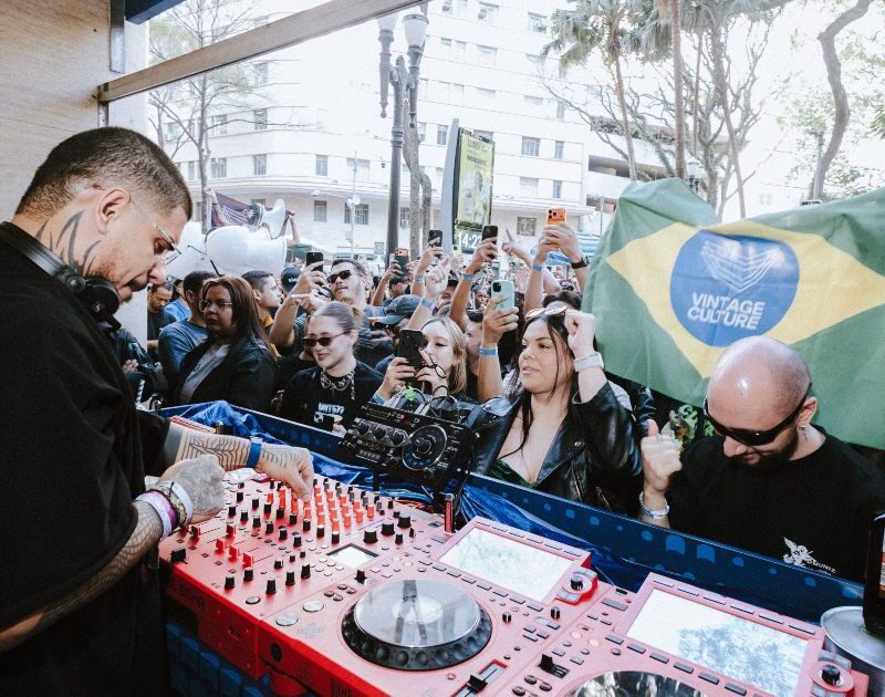 O DJ Vintage Culture comanda rave ao ar livre em São Paulo / Divulgação