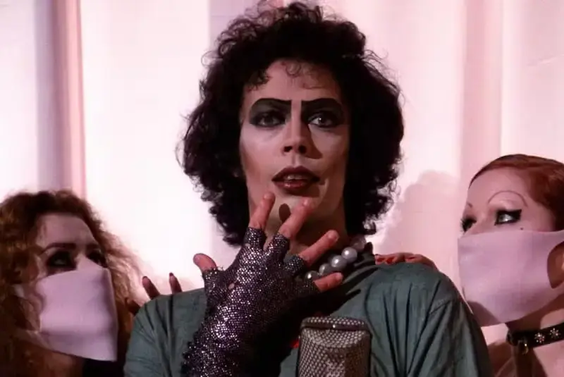 Tim Curry, de ‘Rocky Horror Picture Show’, morre aos 80 anos