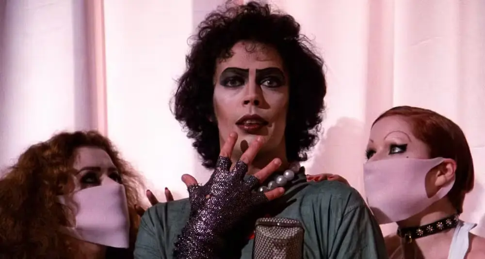 Tim Curry como Dr. Frank-N-Furter (Divulgação)