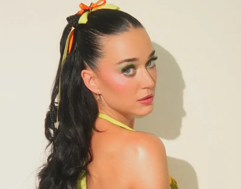 Katy Perry reúne 310 mil fãs em show gratuito no México