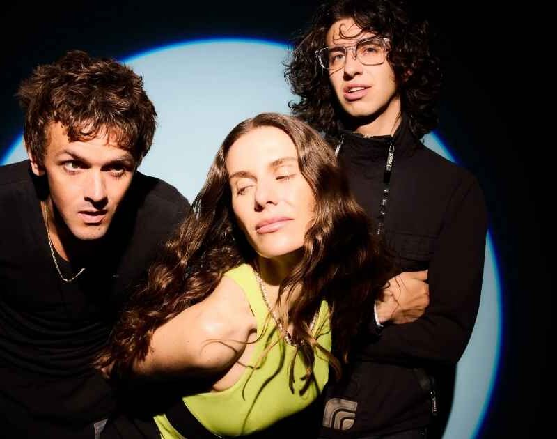 bar italia anuncia show solo em São Paulo