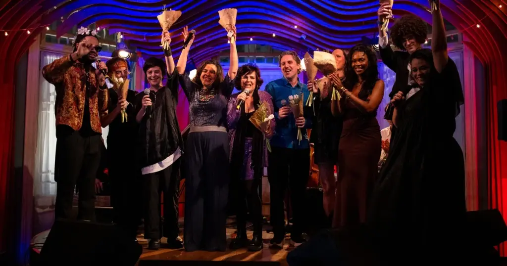 A homenagem à poeta Alice Ruiz reuniu artistas como Xênia França, Tulipa Ruiz, Fernanda Takai, Catto e Fioti (Divulgação)