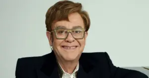 Elton John (reprodução Facebook @EltonJohn)