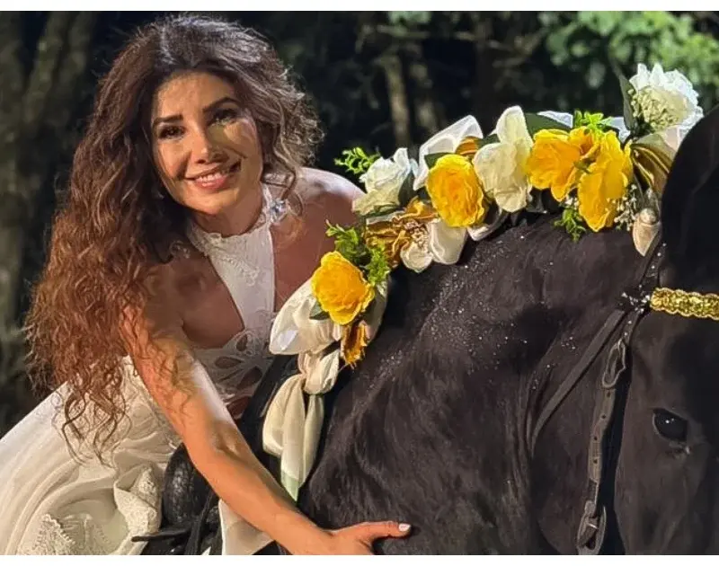 Paula Fernandes surpreende com cavalo em Barretos e lança novo álbum; saiba mais