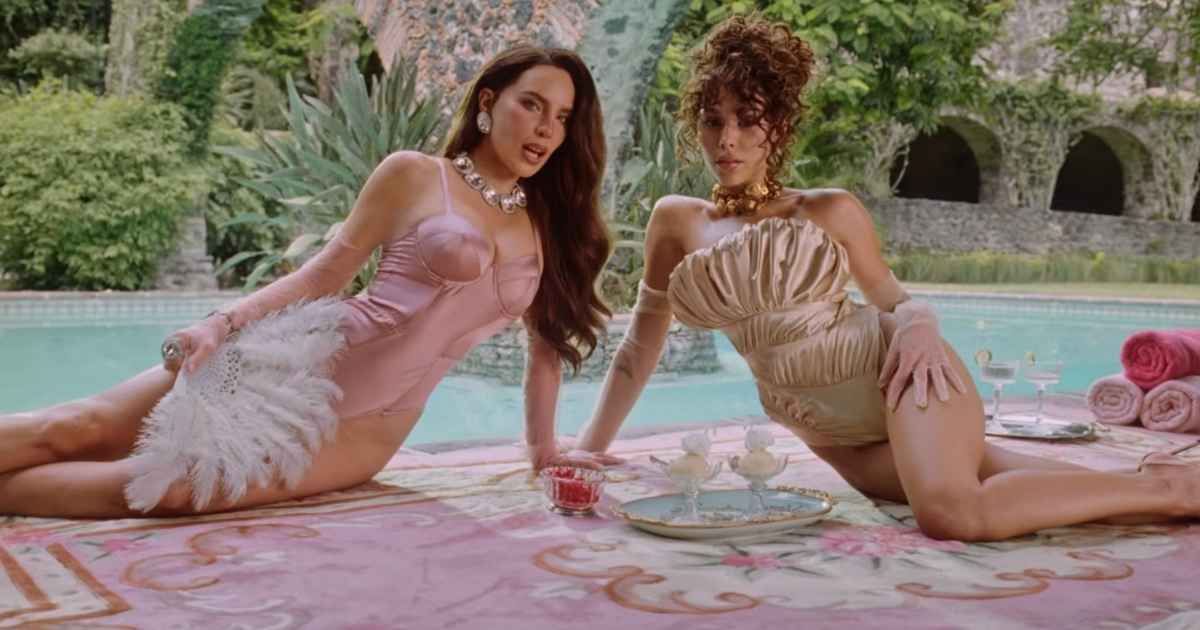 Belinda e Danna em cena do clipe de "Dolce Vita"(Reprodução YouTube)