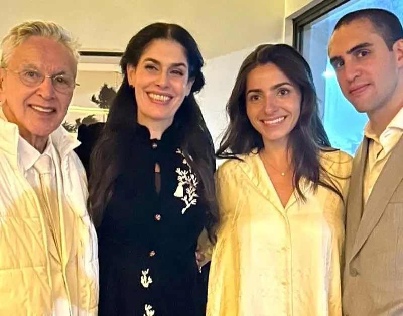 Caetano Veloso e Paula Lavigne no casamento de Zeca Veloso e Mariana Fagundes (reprodução @caetanoveloso)