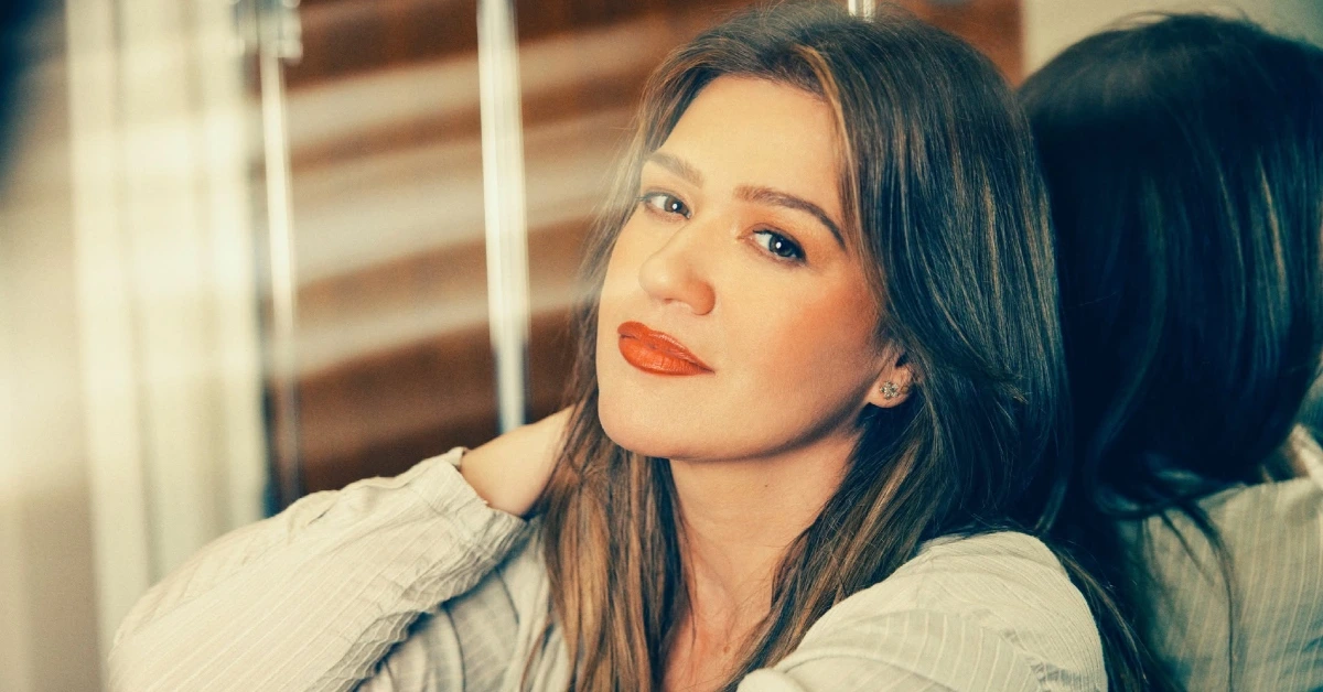 Kelly Clarkson divide opiniões ao defender a inteligência artificial na música 2 Kelly Clarkson (reprodução @kellyclarkson)
