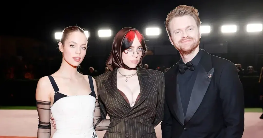 Claudia, Billie Eilish e Finneas (Grosby)