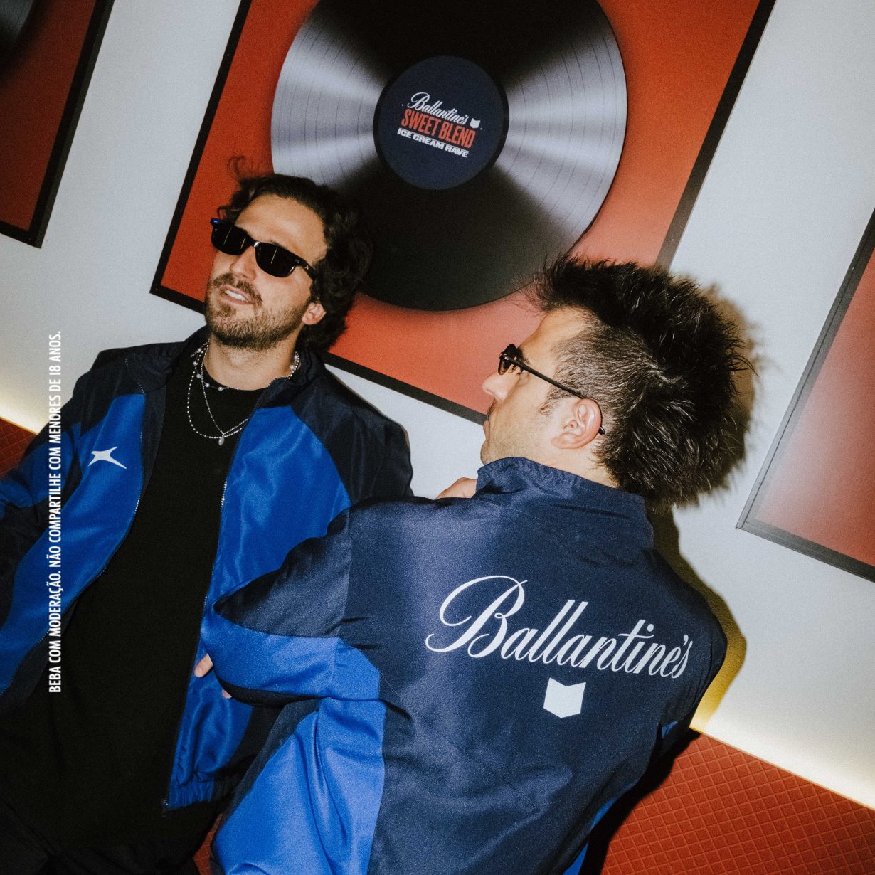 Ballantine's e o duo Departamento criaram jaquetas especiais para a Ice Cream Rave/Divulgação