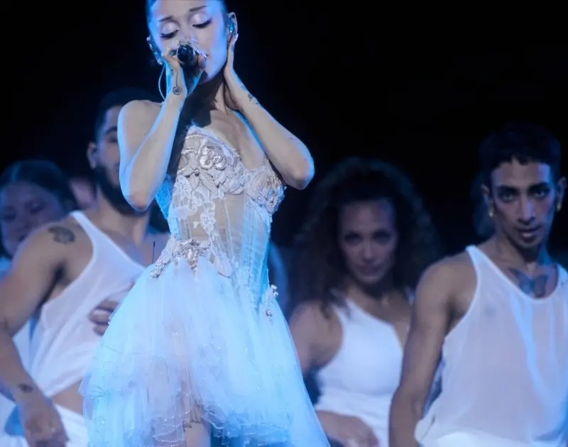 Turnê de Ariana Grande arrecada mais de R$ 500 milhões