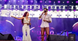 Priscila Senna canta com Gusttavo Lima em Barretos (Thaís Ministro/Divulgação)