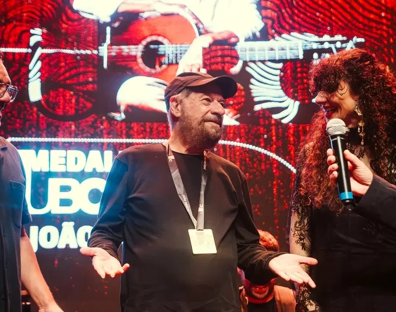 Simoninha, João Bosco, Julia Bosco e Marcelo Castello Branco na entrega da Medalha UBC (Divulgação/Brunini)