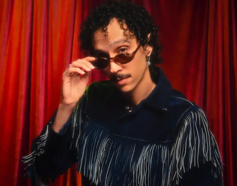 Thomé: conheça a nova aposta do pop que mistura salsa, rap e brasilidades