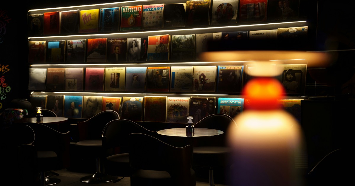 Listening bars nasceram no Japão e ganharam o mundo (Reprodução/Unsplash)