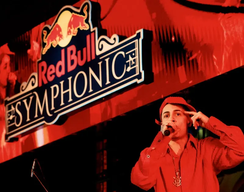 MC Hariel lança álbum ao vivo que une funk e música sinfônica