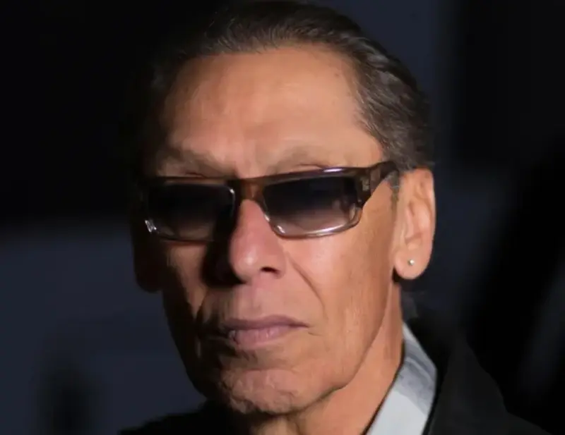 Alex Van Halen é condecorado cavaleiro na Holanda