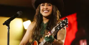 Lauana Prado durante show sertanejo 'Raiz'
