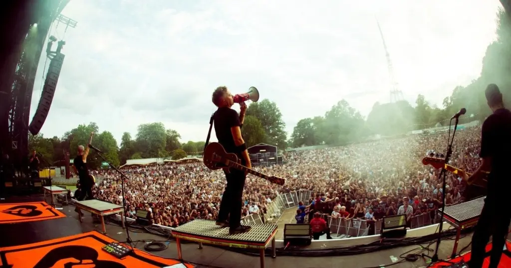 Rise Against no palco em Londres (Instagram)