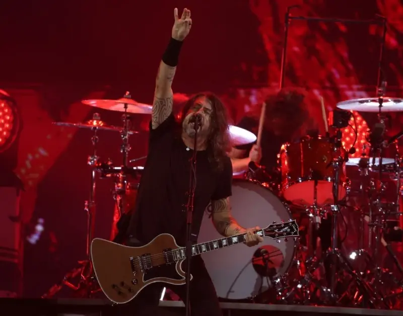 Foo Fighters entregam show previsível, mas enérgico e empolgante no Rock in Rio