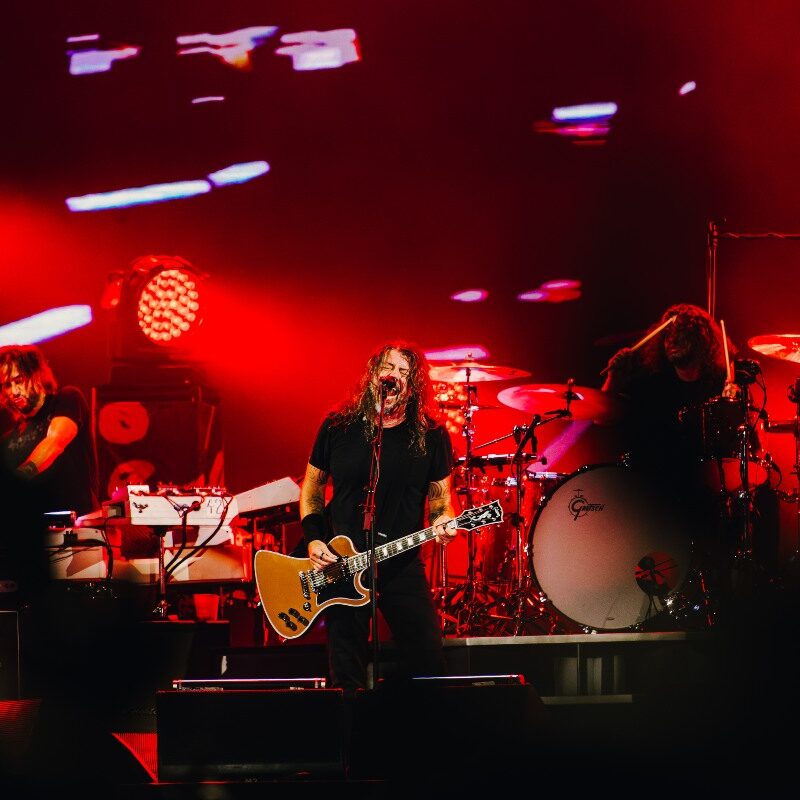 Foo Fighters fecha a 6ª do Rock in Rio com show entrelaçado pelos fios do tempo